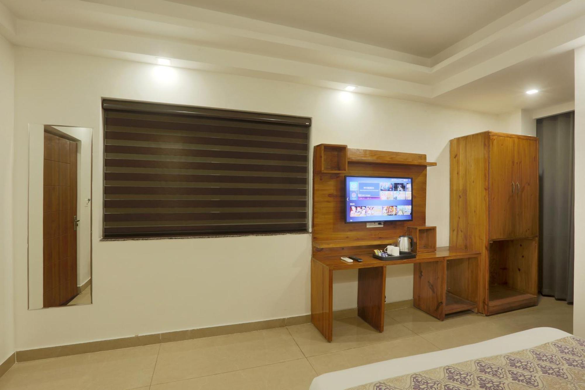 Hotel Deluxe Stay Inn - Near Delhi Airport 뉴델리 외부 사진