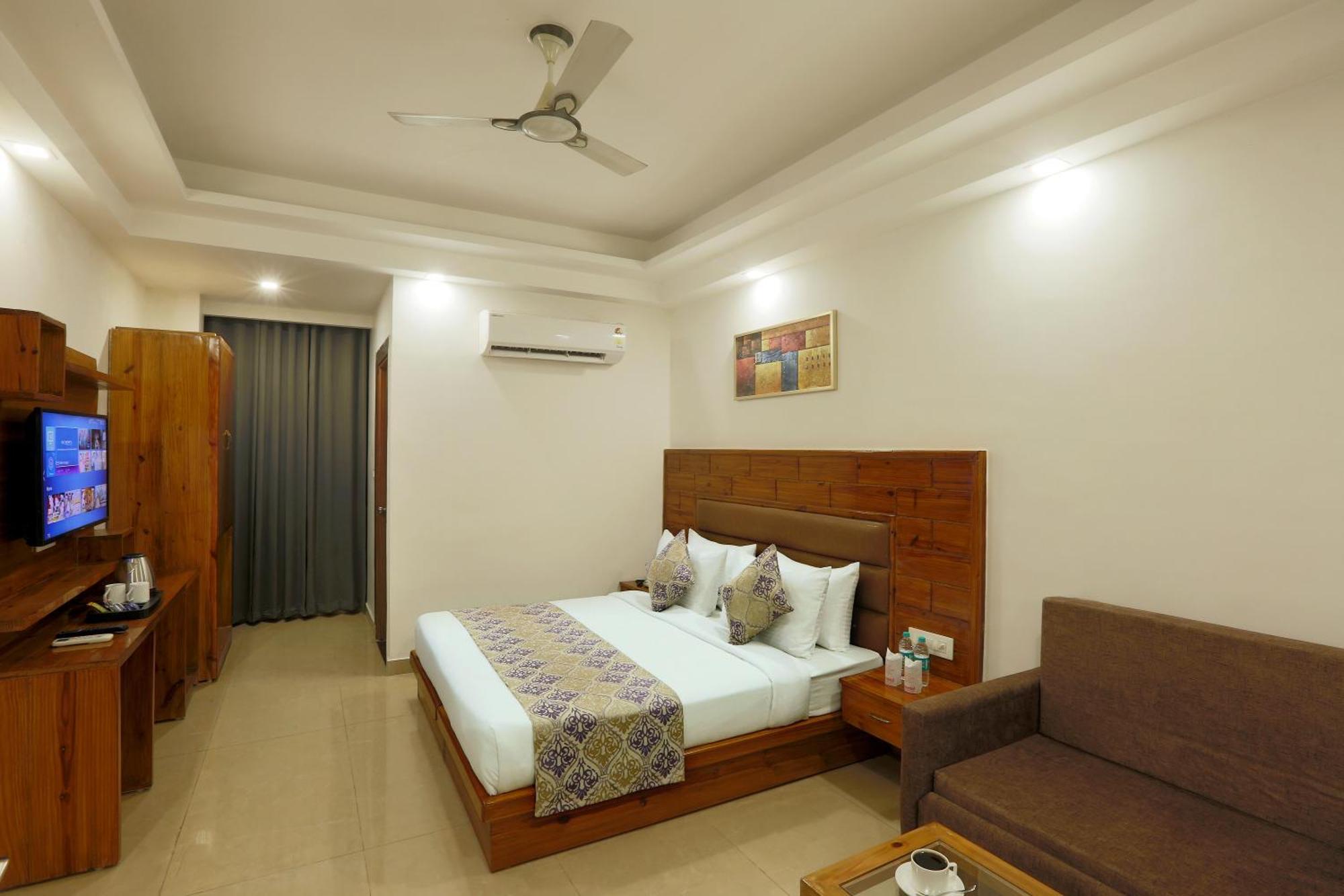 Hotel Deluxe Stay Inn - Near Delhi Airport 뉴델리 외부 사진