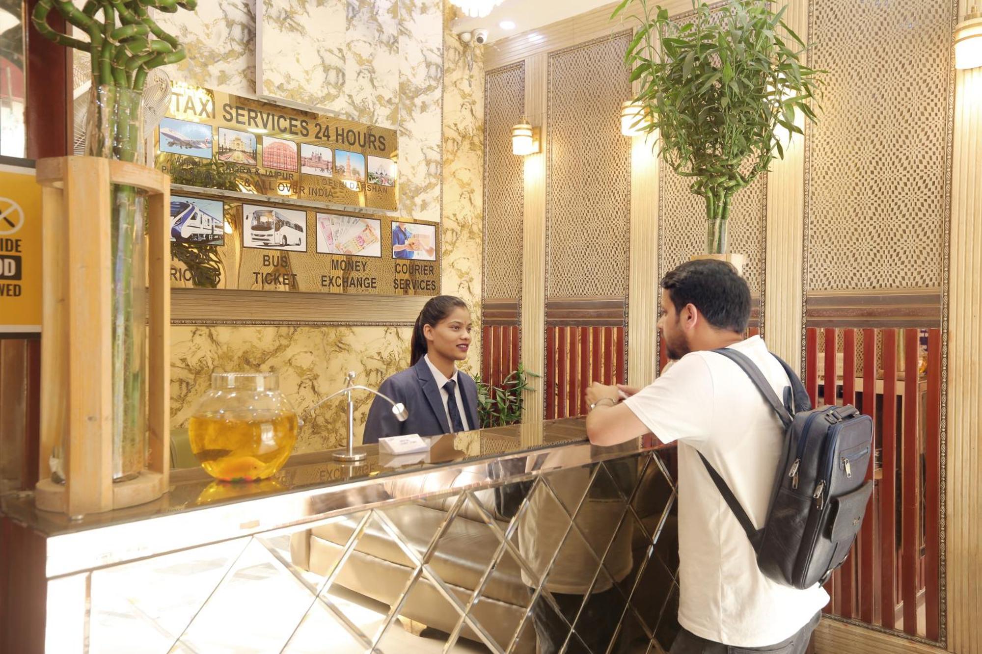 Hotel Deluxe Stay Inn - Near Delhi Airport 뉴델리 외부 사진