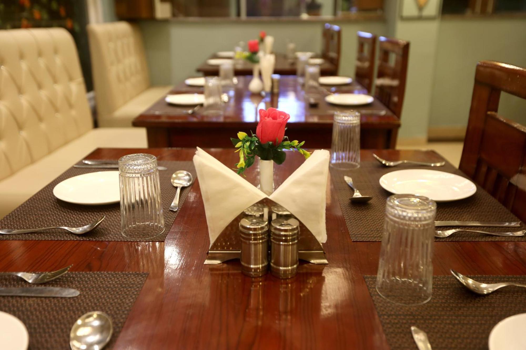 Hotel Deluxe Stay Inn - Near Delhi Airport 뉴델리 외부 사진